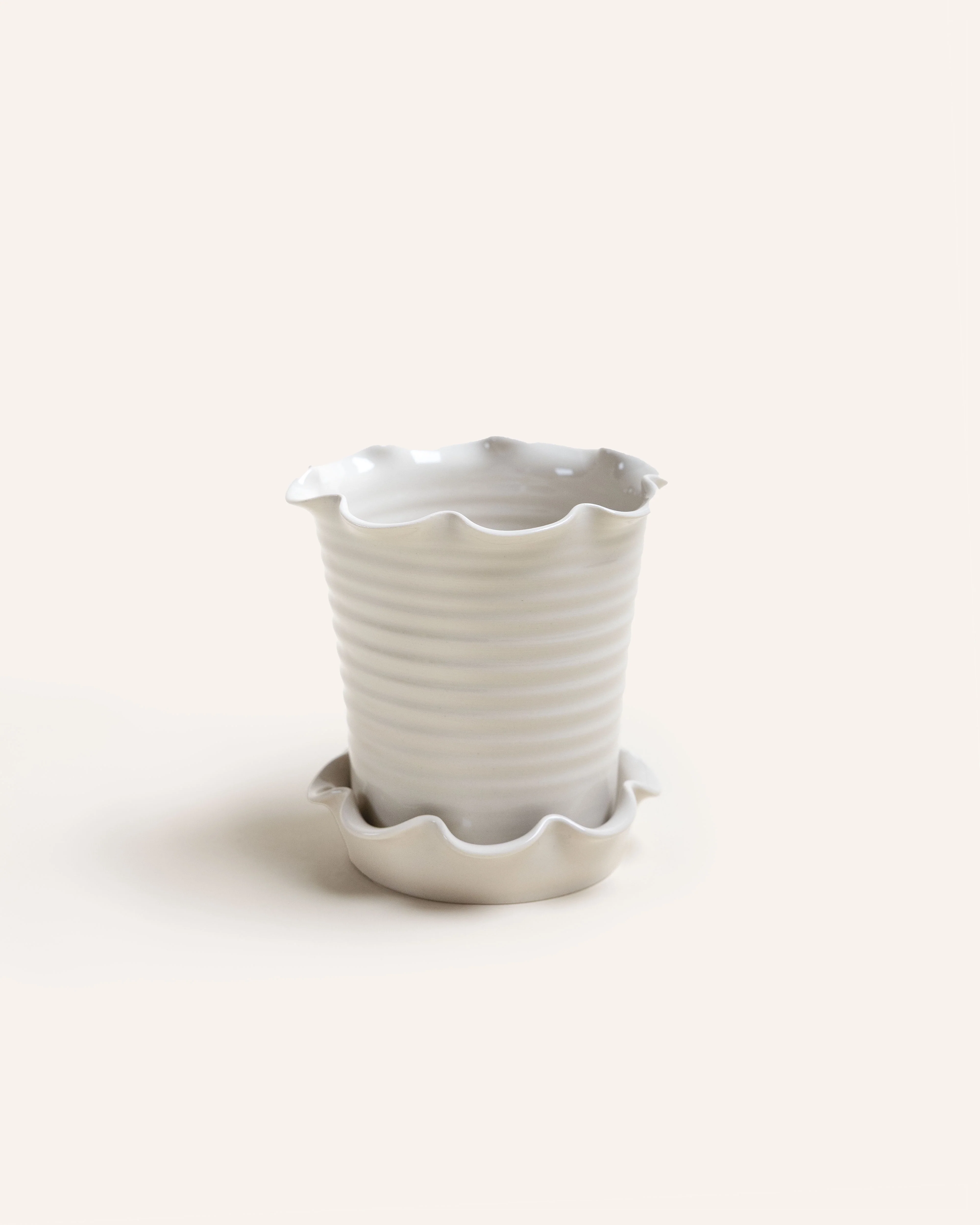 Frilly Stoneware Plant Pot & Saucer - Image 3
