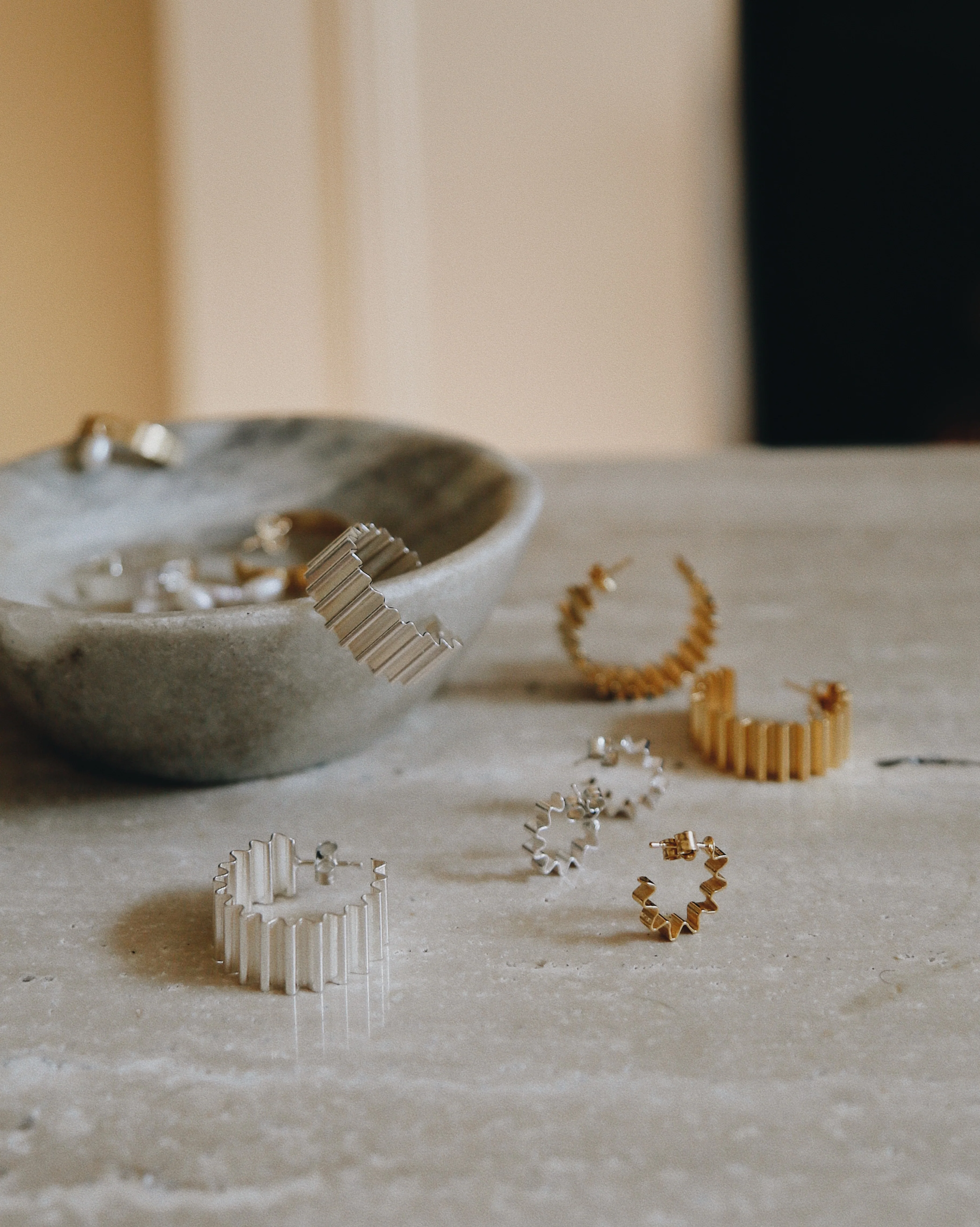 Mini Ondulée Hoops - Gold Vermeil - Image 3