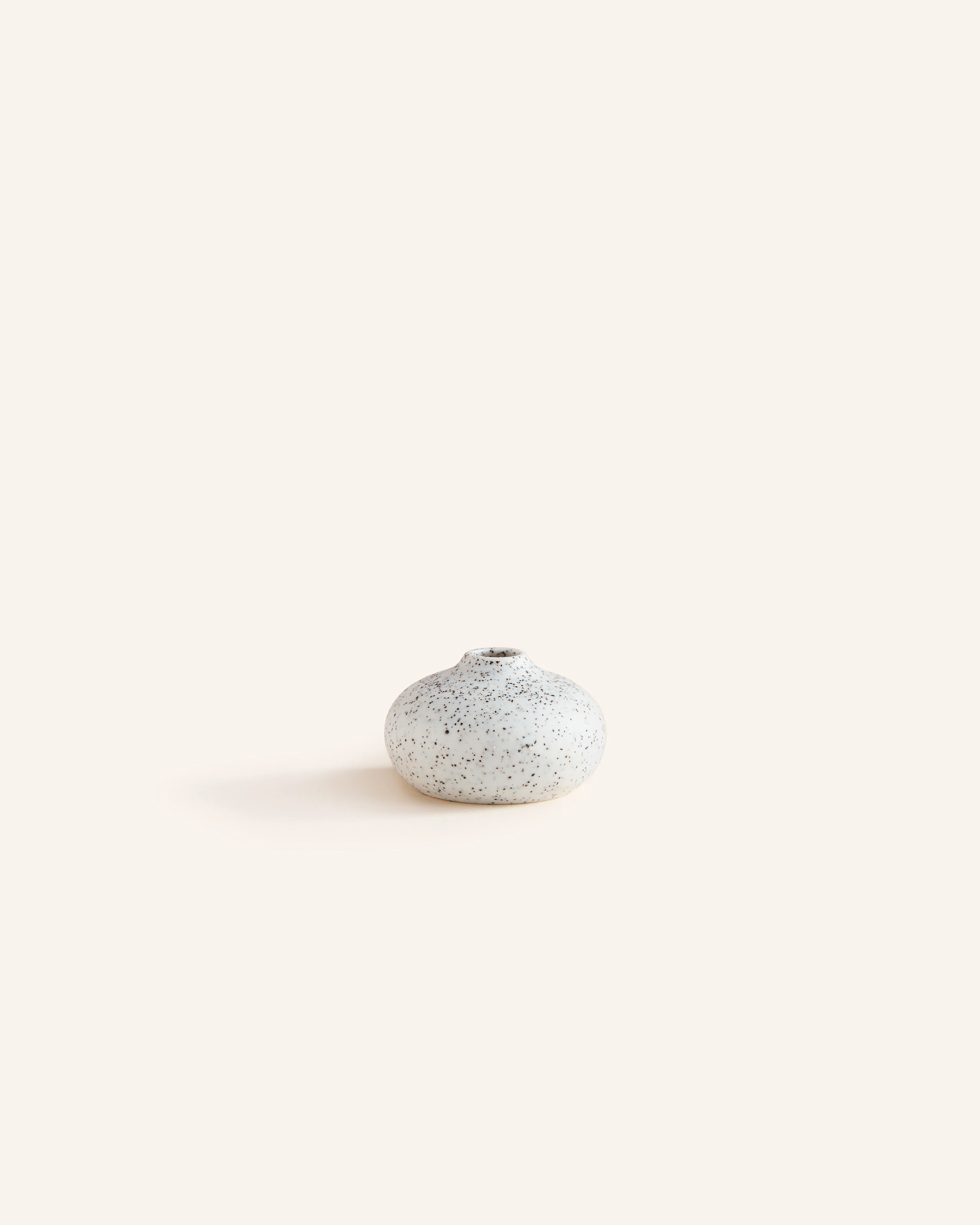 Skye Sand Vase in Porcelain - Mini - Image 3