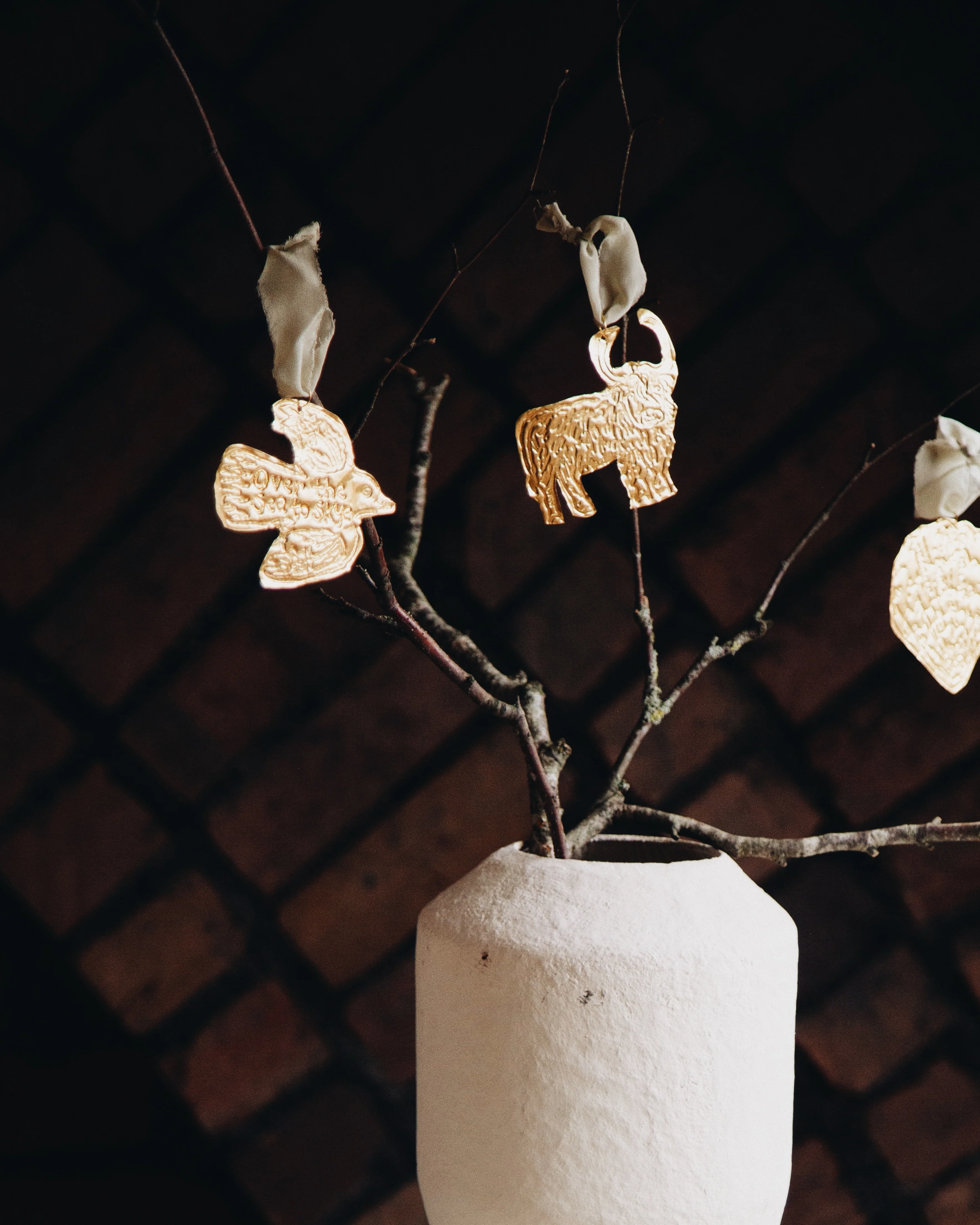 The Isle of Skye Embossed Tin Decoration Collection - Image 7